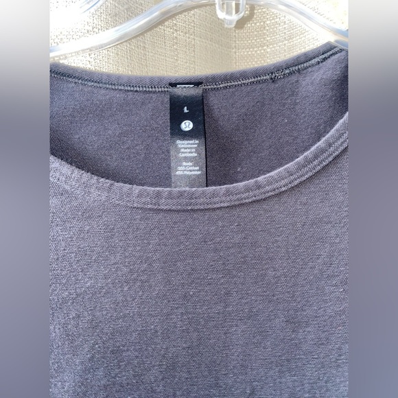 Lululemon T - Picture 2 of 3